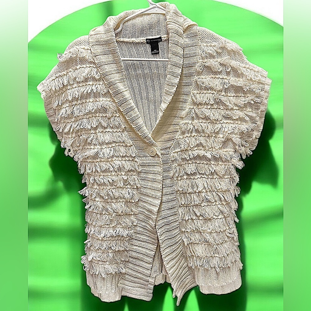 New directions Cream Sweater with Fringe Detail petite medium
